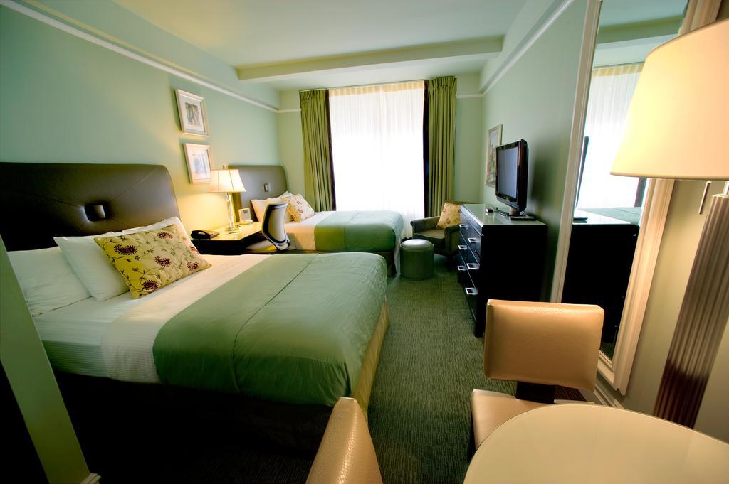 Deluxe One-Bedroom Suite Two Double Beds,1214108992:JPEG