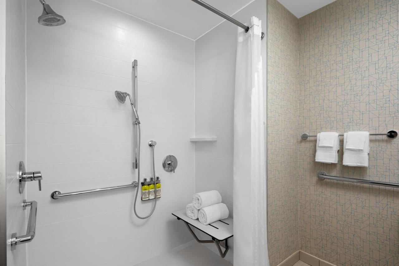 Standard King Room Roll Shower Mobility Access,1179391531:JPEG