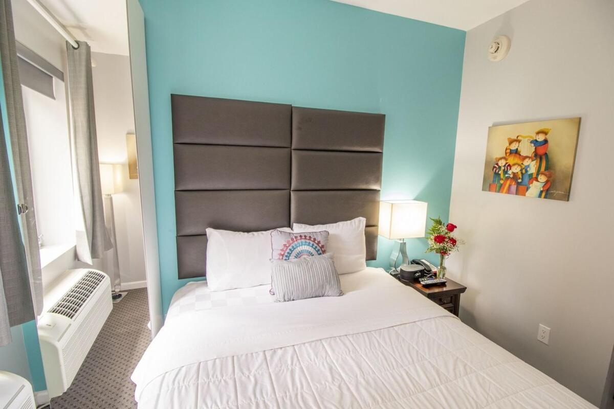 Deluxe Queen Room