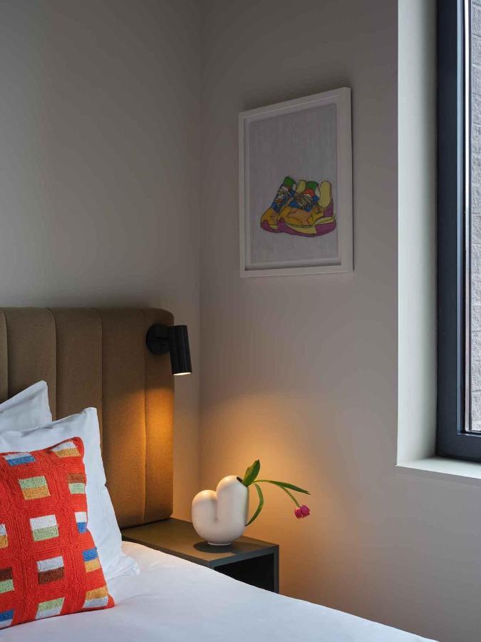 Niche Queen Room,1420614675:JPEG