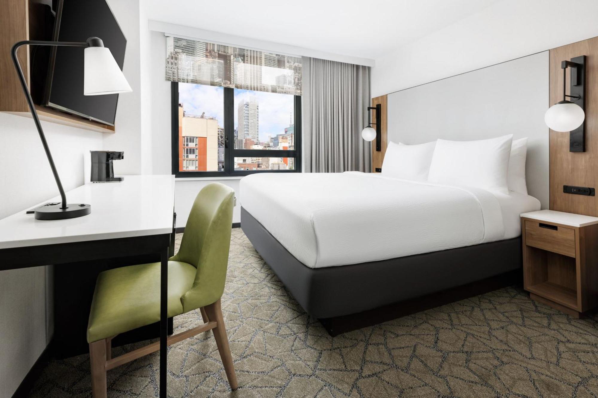 King Room with City View - Hearing Accessible