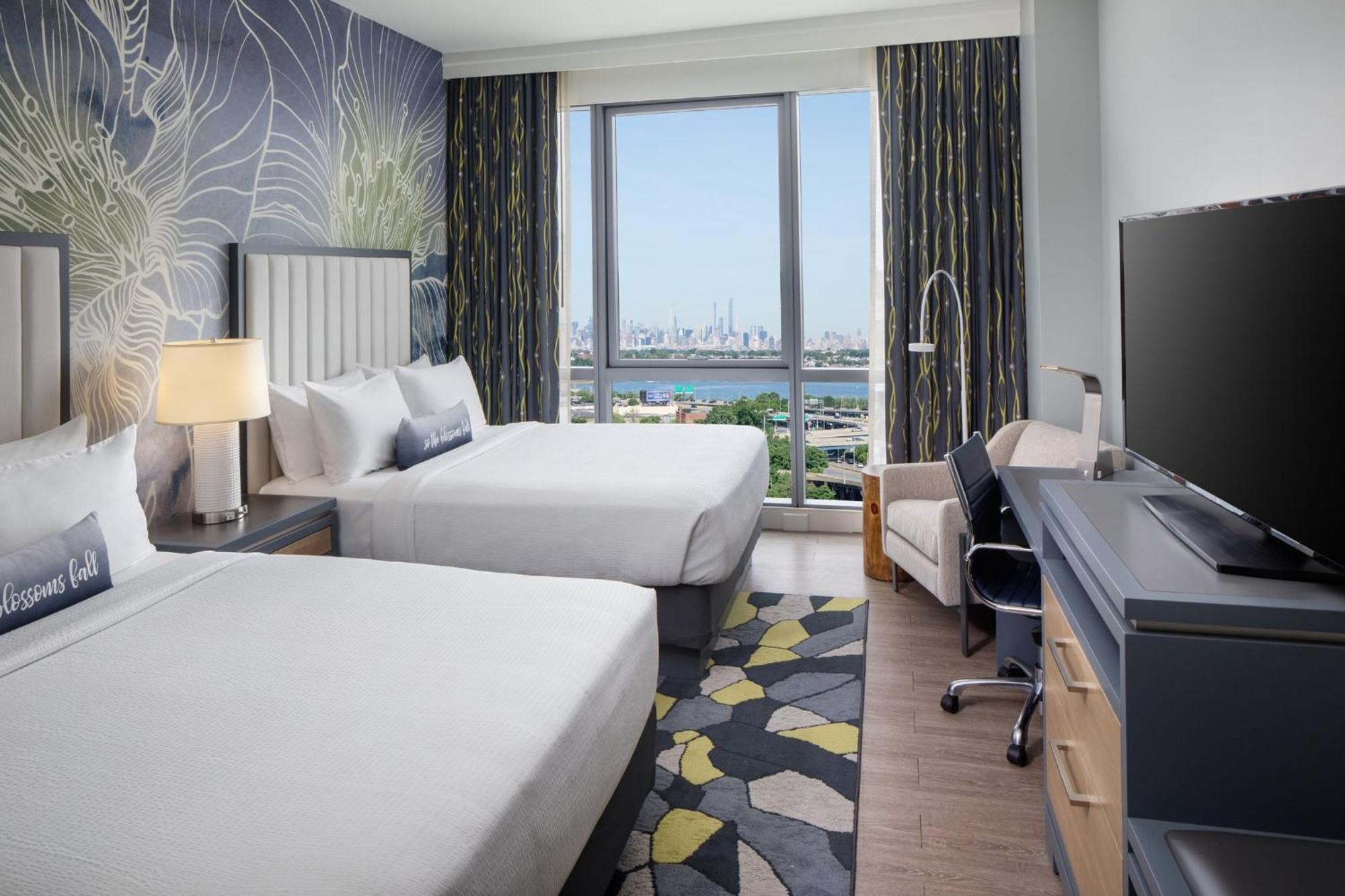 Standard Queen Room with Two Queen Beds and Manhattan View