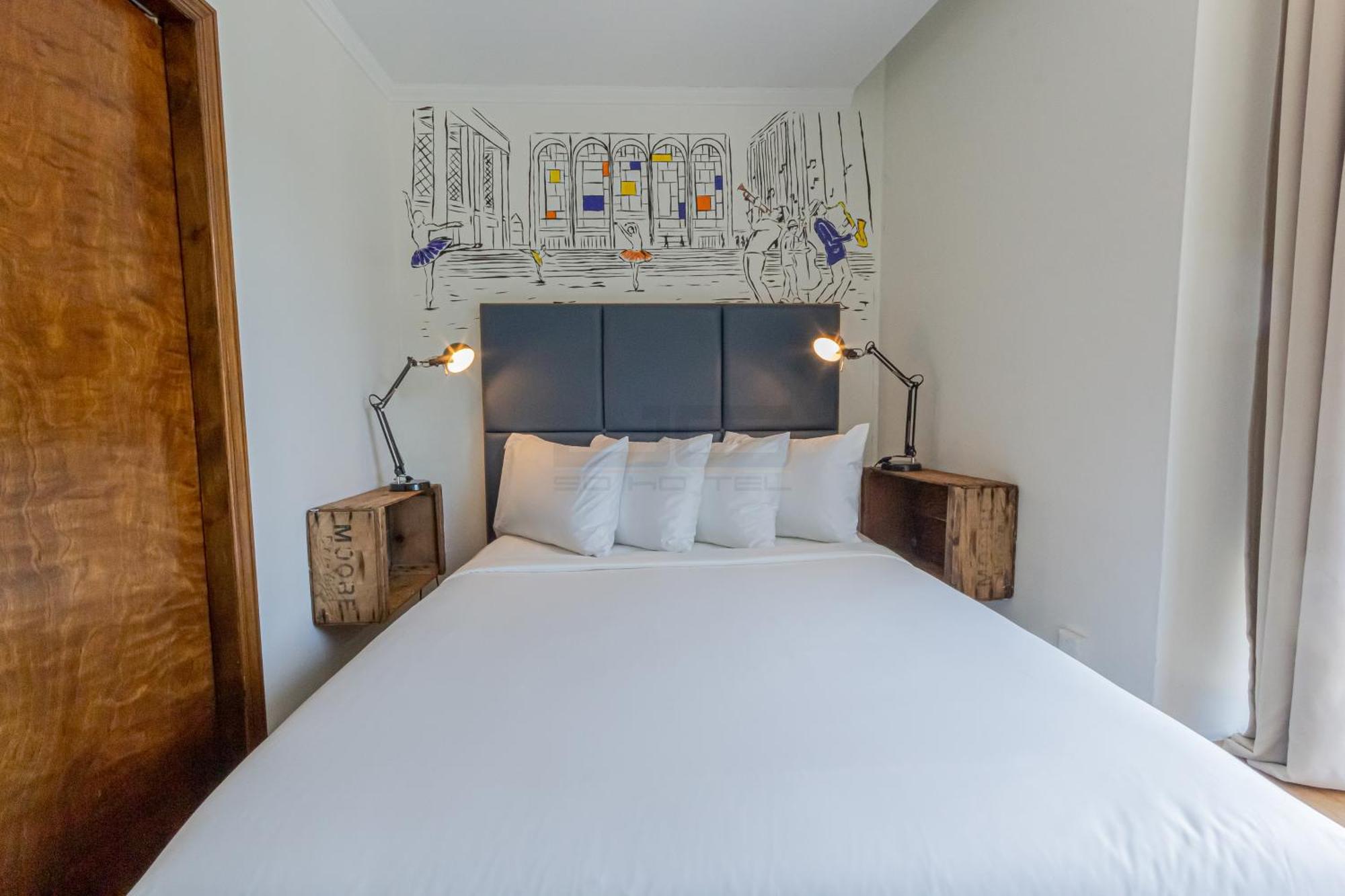 Queen Room,1593962093:JPEG