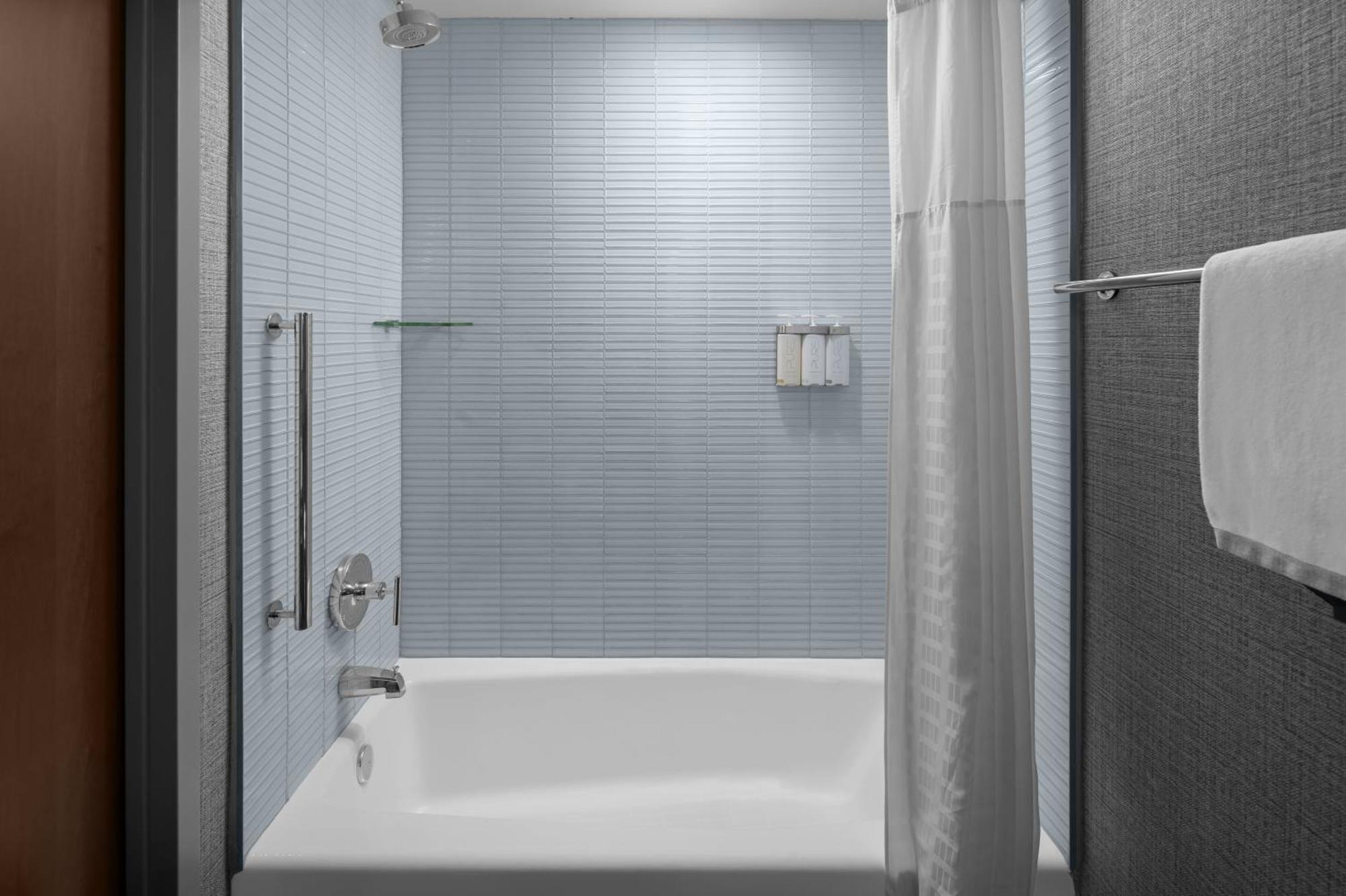 King Room - Disability Access,1645675865:JPEG