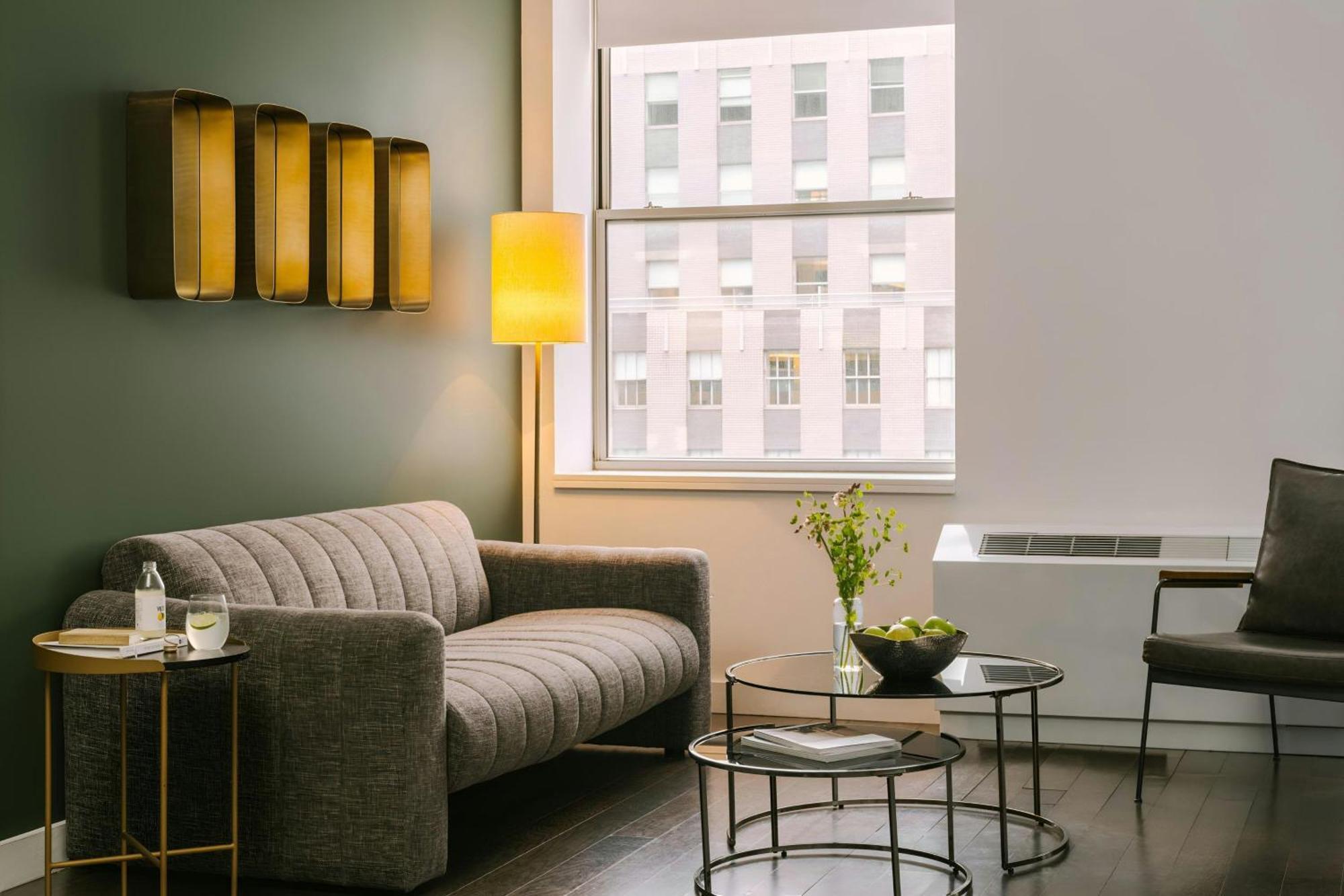 One-Bedroom Apartment Two Queen Beds Sofa Bed,1666736392:JPEG