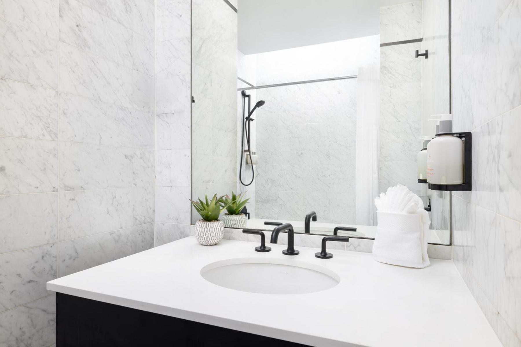 Double Room,1756411631:JPEG