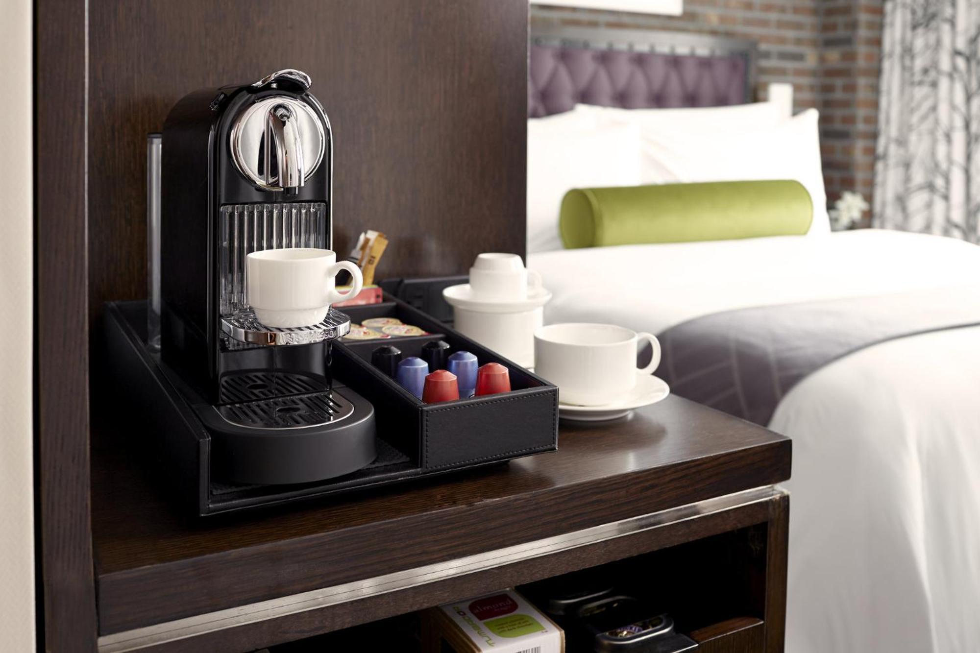 Classic King Guest Room,841902632:JPEG