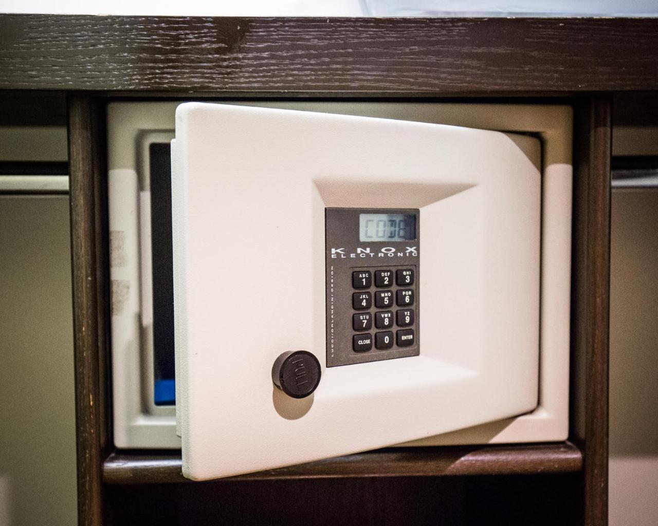 Superior Double Room with Two Double Beds,767832253:JPEG