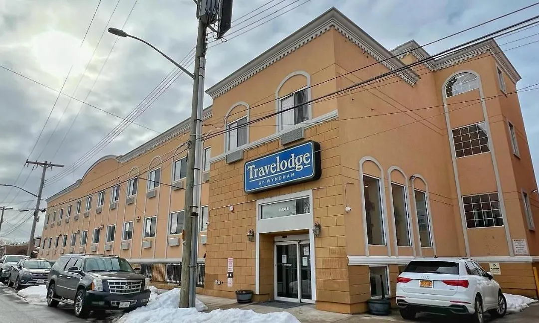 Travelodge By Wyndham Queens-1