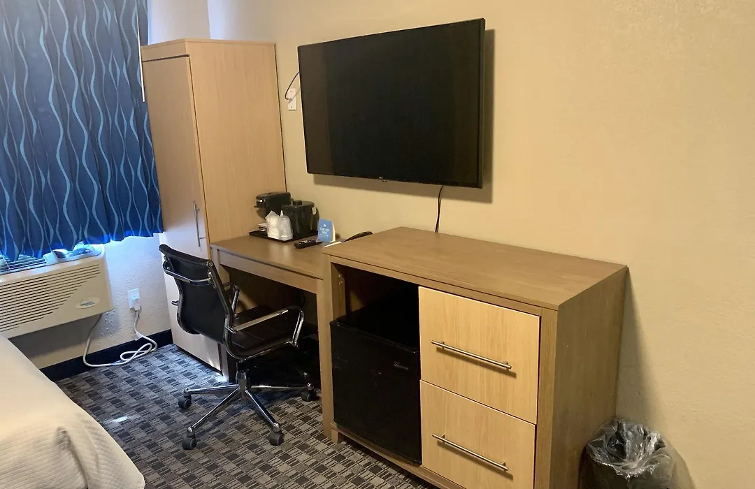 Days Inn By Wyndham Brooklyn Borough Park-1