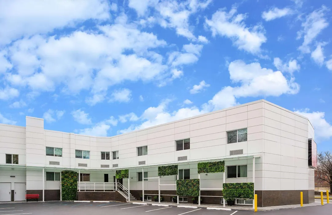 Ramada By Wyndham Bronx-1