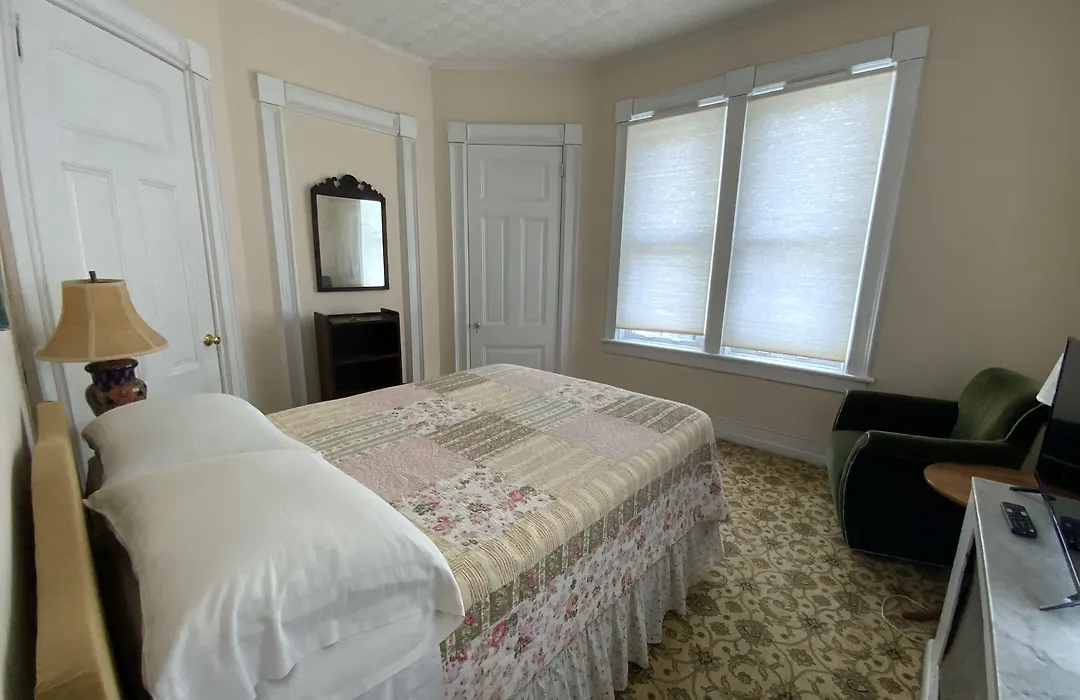 Fort Pl B&B And Gallery-1