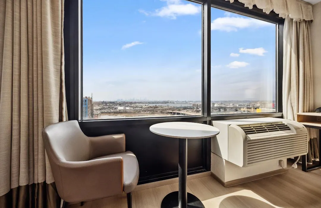 Ramada By Wyndham Flushing Queens-1