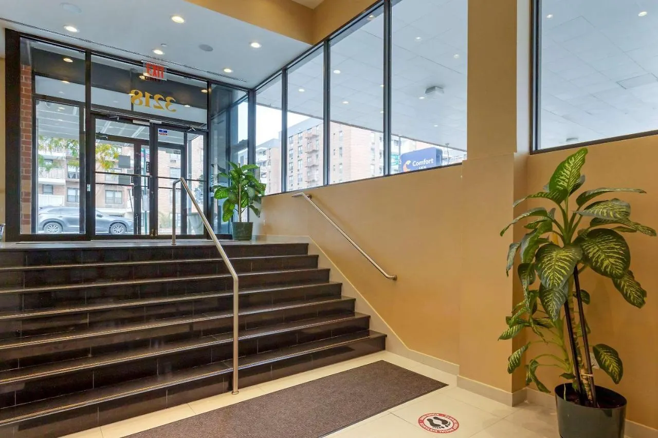 Comfort Inn Brooklyn New York: 2 star Hotel with a Minimum Price 107US ...