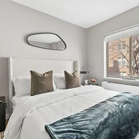Top Notch 2Br Suite Minutes To Central Park-3