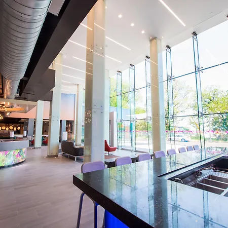 Aloft By Marriott New York Laguardia Airport-3