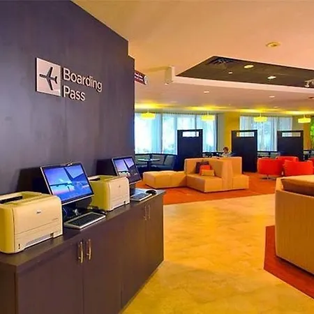 Courtyard By Marriott New York Laguardia Airport-2