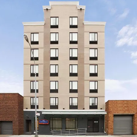 Howard Johnson By Wyndham Jamaica Ny Near Airtrain Jfk-2