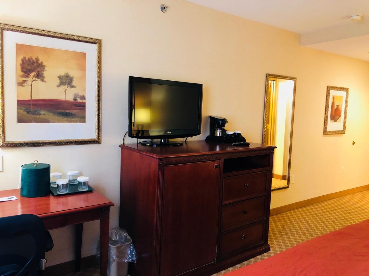 Queens County Inn And Suites New York: 3 star Hotel with a Minimum ...